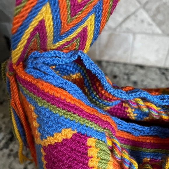 Wayuu Bucket Bag Hand-Woven Bohemian Groovy Chic Hand-Made Rainbow Colored - Picture 16 of 16